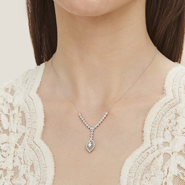 0.65 Karat Pırlanta Baget Kolye