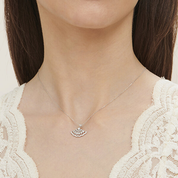 0.36 Karat Pırlanta Baget Kolye