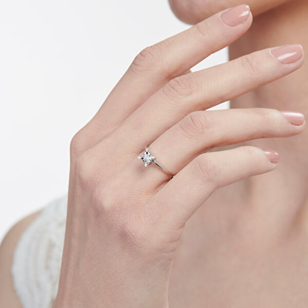 0.05 Karat Pırlanta Tektaş Yüzük