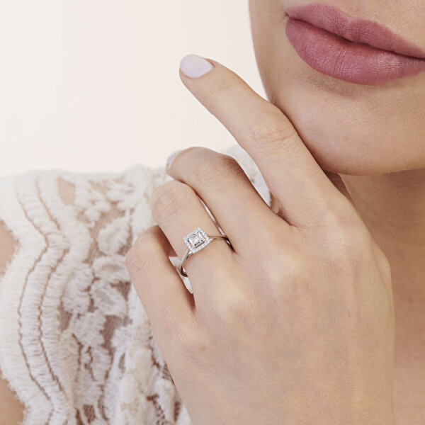 Pırlanta Prenses Kesim Tektaş Yüzük