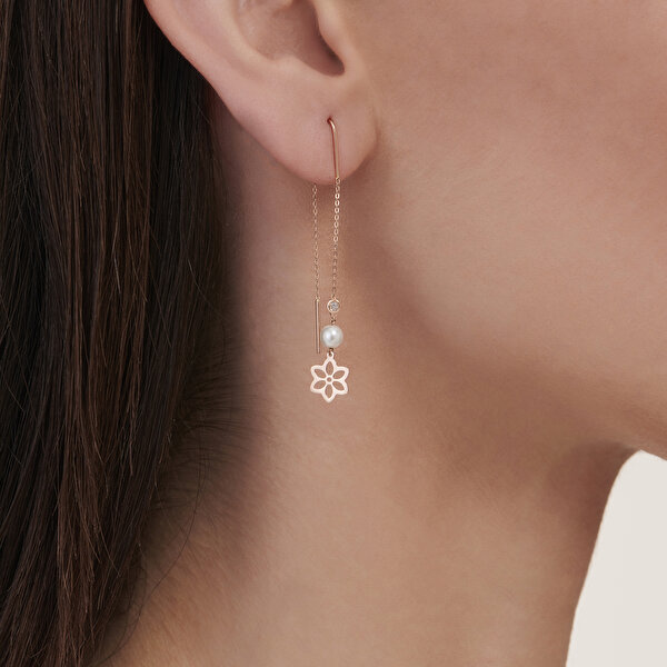 0.03 Karat Pırlanta İncili Çiçek Küpe