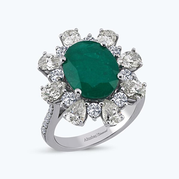 2.65 Karat Pırlanta Zümrüt Oval Yüzük