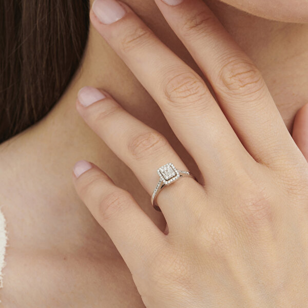 0.21 Karat Pırlanta Baget Yüzük