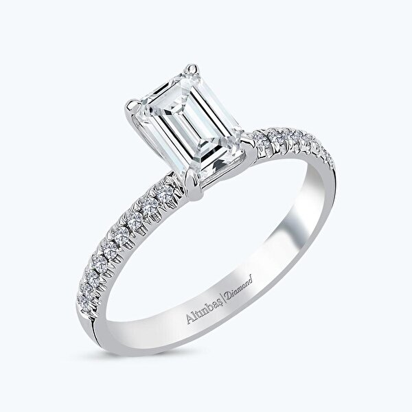 0.45 Karat Pırlanta Emerald Kesim Tektaş Yüzük