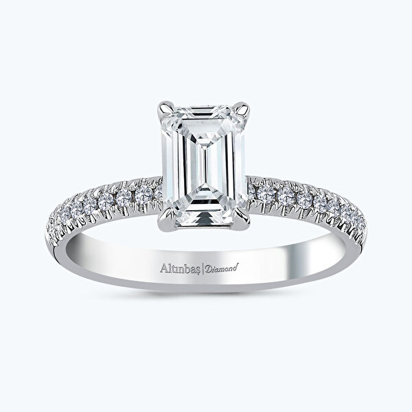 0.45 Karat Pırlanta Emerald Kesim Tektaş Yüzük