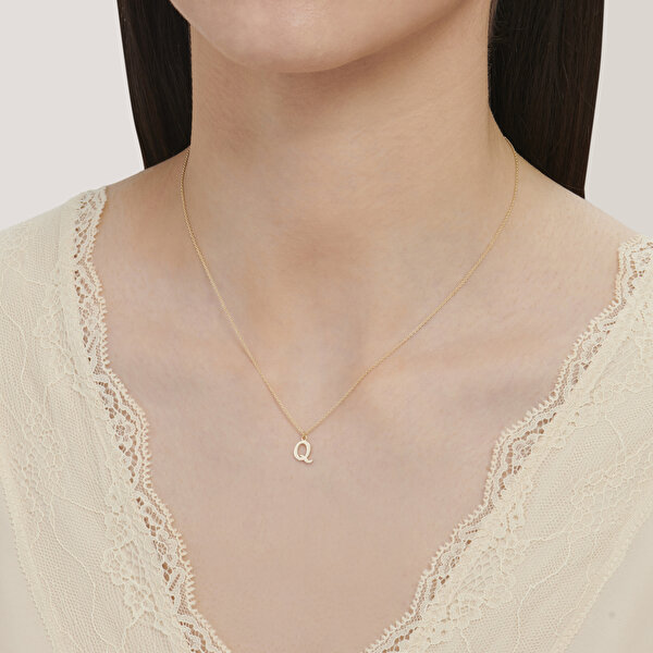 Altın Q Harfi Kolye