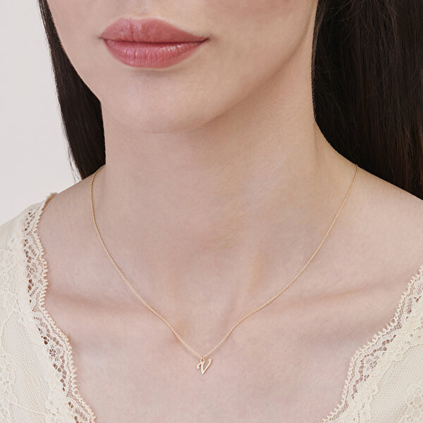 Altın V Harfi Kolye