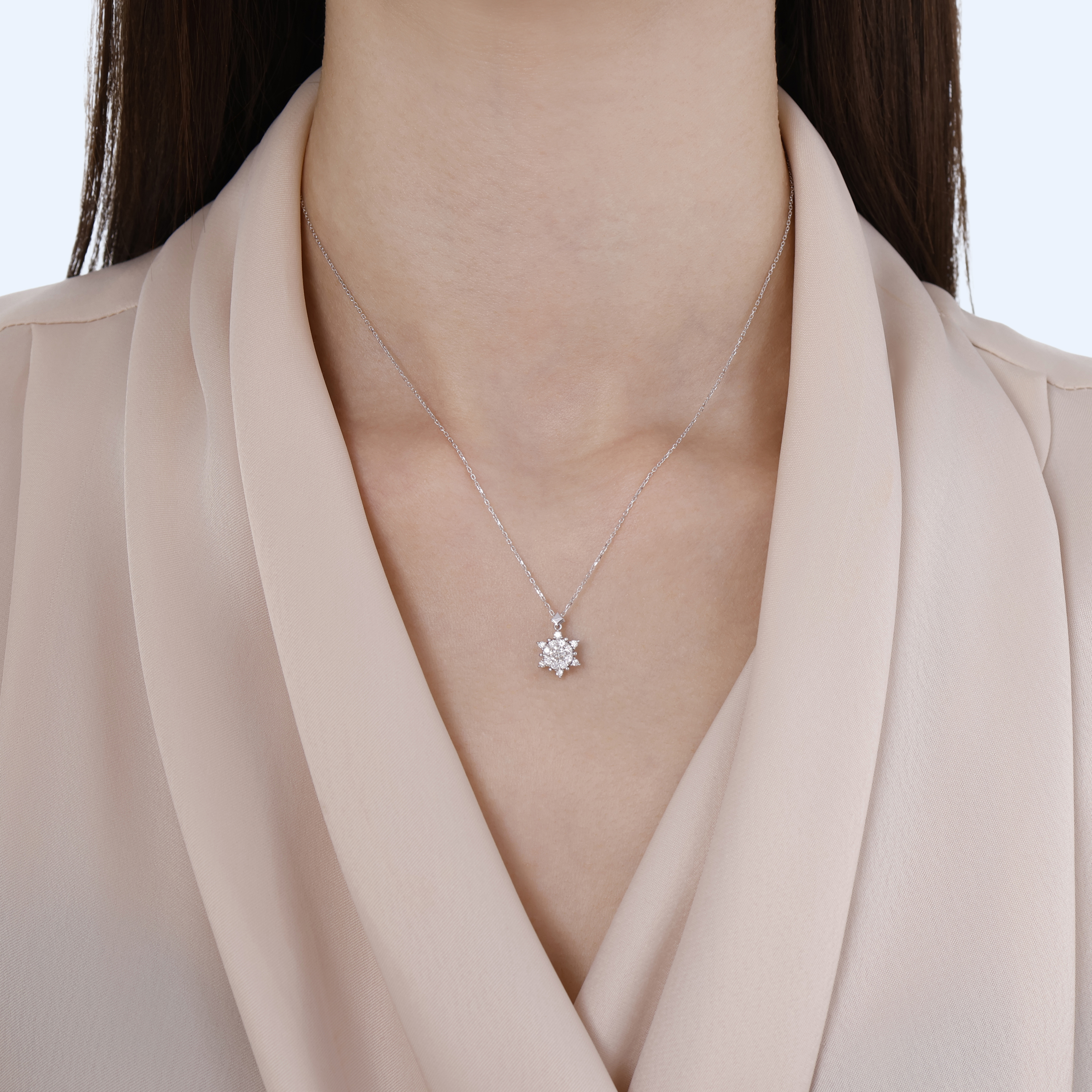 0.13 Karat Pırlanta Lotus Çiçeği Kolye